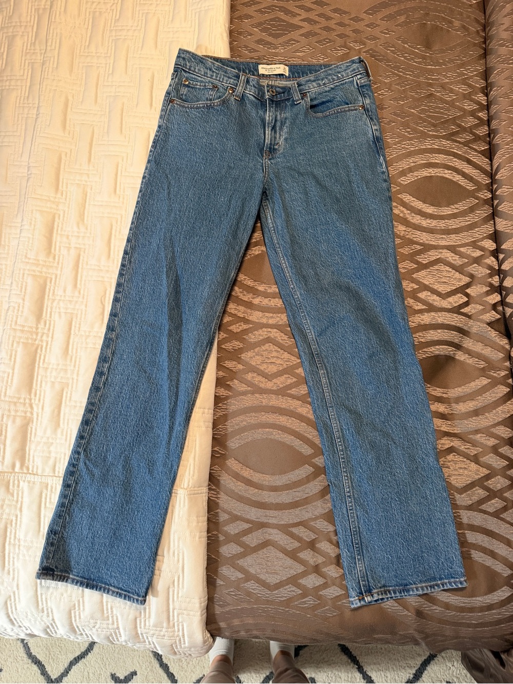 Abercrombie mid rise 90s Straight-Leg Jeans Size 28